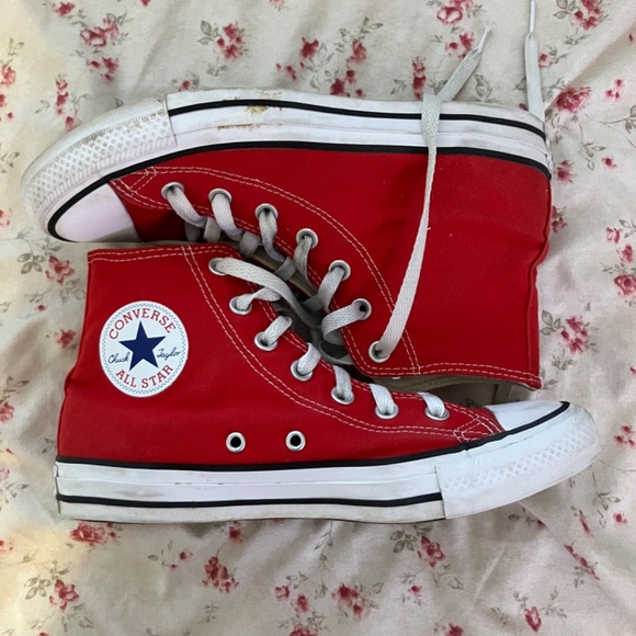 red converse - Picture 3 of 3